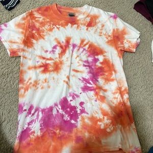 orange and pink gildan tie dye shirt, size small